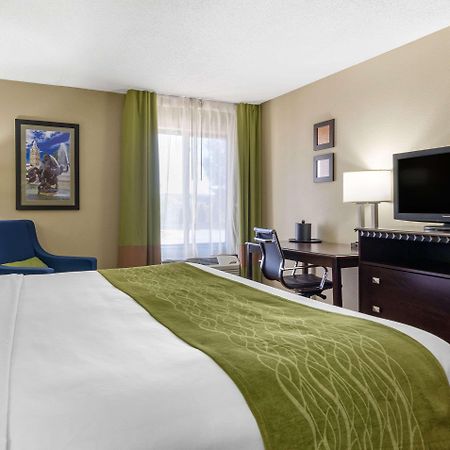 Comfort Inn & Suites Near Worlds Of Fun Kansas City Exterior foto