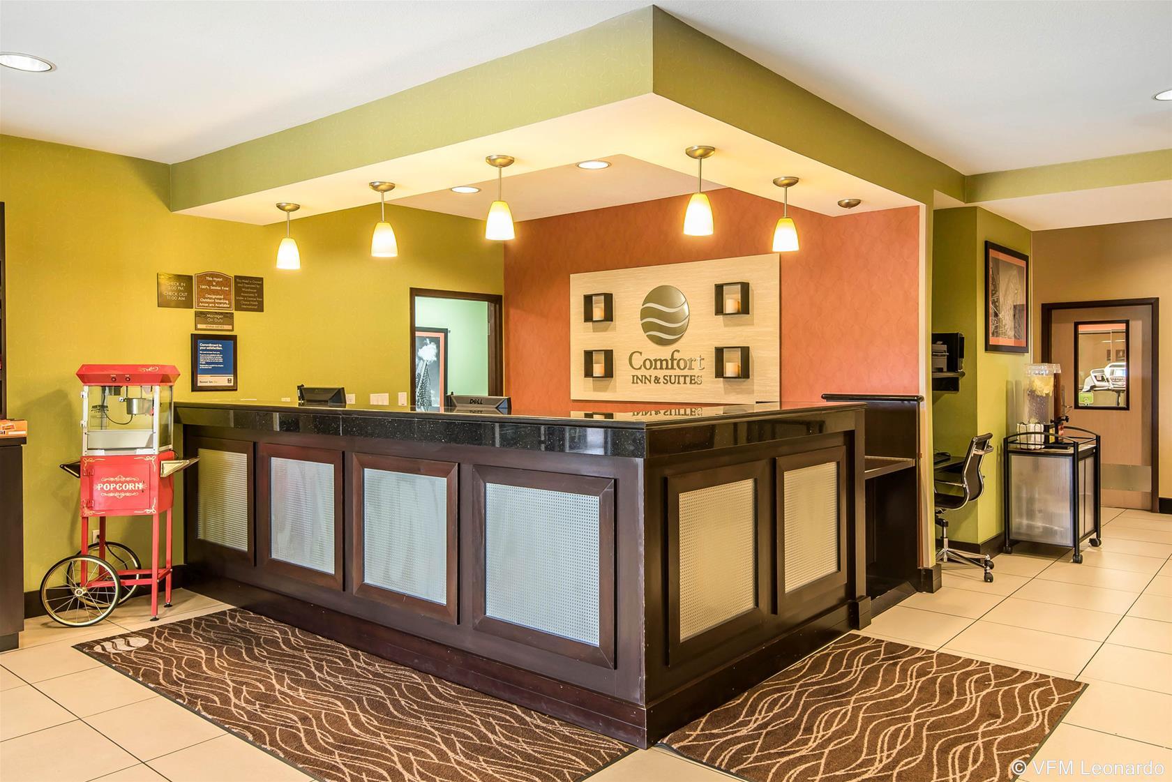 Comfort Inn & Suites Near Worlds Of Fun Kansas City Exterior foto